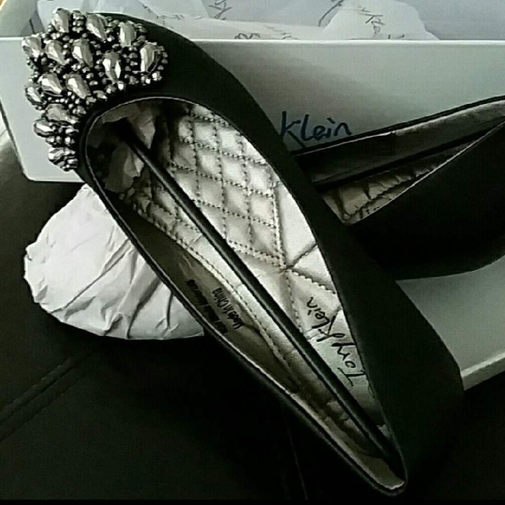 Black flats w/silver hematite crystals